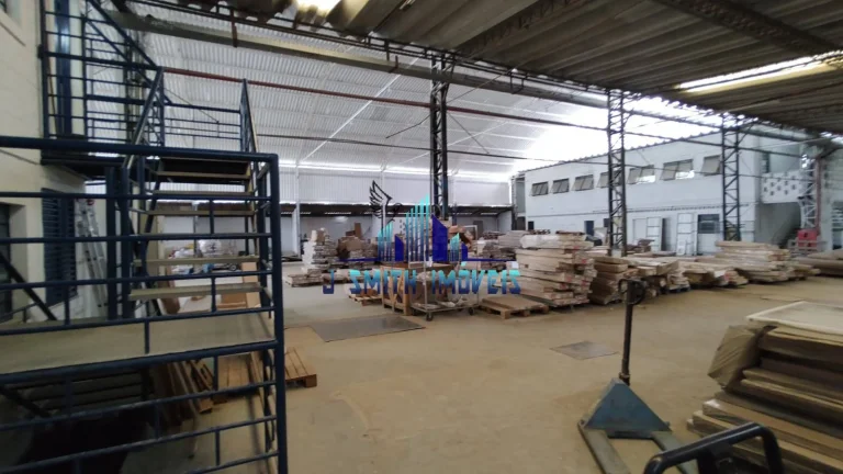 Imagem GALPÃO INDUSTRIAL. AC. 1.600m² DE CONSTRUÇÃO. 2 DOCAS
