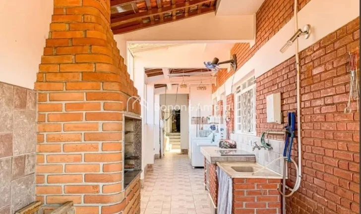 Imagem Casa grande e confotável à venda no tradicional e bem conceituado bairro Vila Nogueira, localizado...