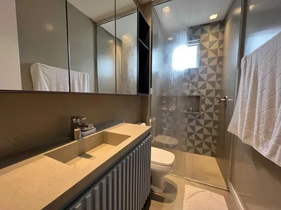 Imagem Apartamento com 3 suítes e 2 vagas de garagem Bairro Pioneiros em Balneário Camboriú/SC