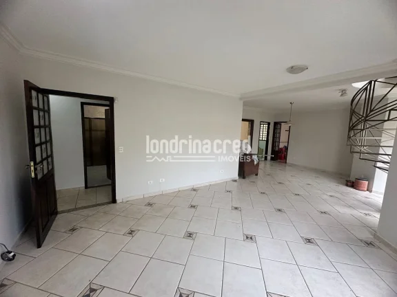 Imagem Magnífico Sobrado com 3 Dormitórios, Suíte, Piscina, Churrasqueira e 4 Vagas de Garagem em Terreno de 416 m² - Oportunidade em Zona Residencial ZR-4!