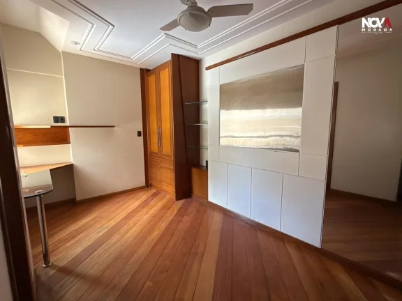 Imagem Apresentamos este amplo e sofisticado apartamento localizado na Praia da Costa, um dos endereços ma...