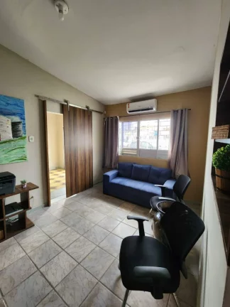 Imagem Casa no Salgado Filho, Região Comercial, Próximo à Av. Francisco Porto