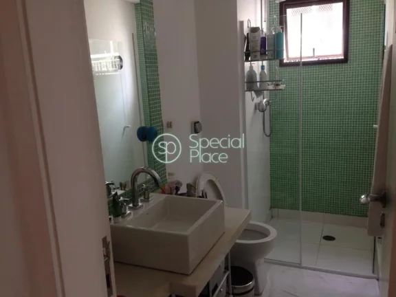 Imagem Linda cobertura duplex com 267m2, 3 dormitórios ( 3 suítes ) e 2 vagas na garagem. Excelente distr...
