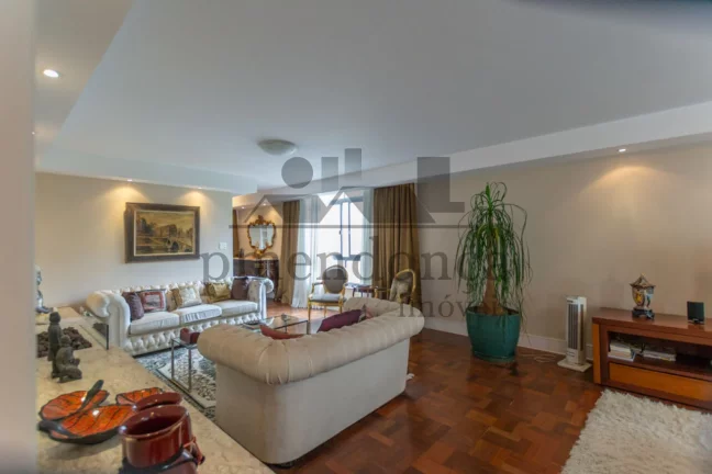 Imagem Apartamento à Venda em prédio charmoso de Higienópolis, 3 dormitórios (1 suíte) e 1 vaga.