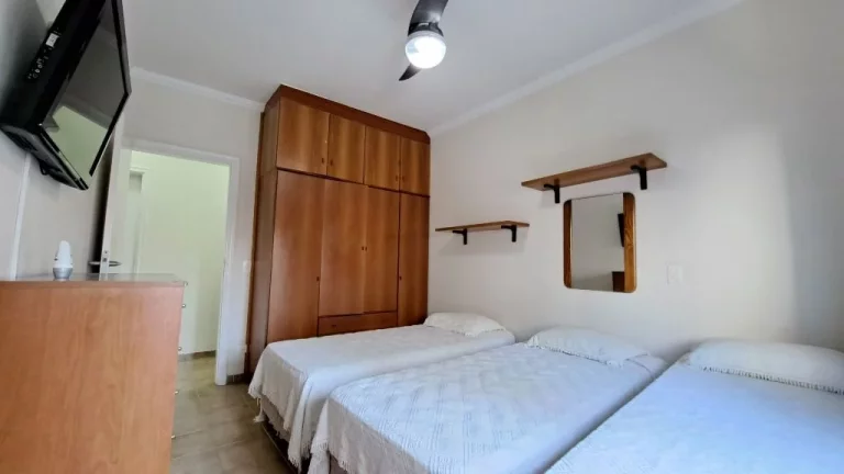 Imagem APARTAMENTO COM 3 DORMITÓRIOS, 2 VAGAS, PRÉDIO COM PISCINA E CHURRASQUEIRA.