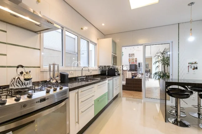 Imagem Sobrado à venda em condomínio com 3 quartos (sendo 1 suíte master com closet, banheiro social e s...