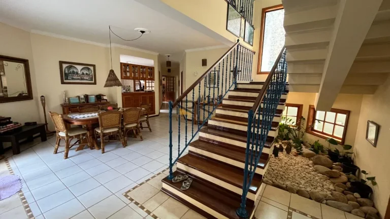 Imagem CASA EM CONDOMÍNIO COM 6 SUÍTES,SALA DE ESTAR E JANTAR,SALA DE TV,30 METROS DA ORLA,3 VAGAS DE GARAGEM
