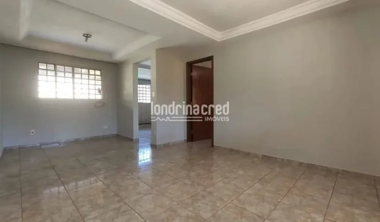 Imagem Linda casa no Jardim Lindóia com 112m², 2 quartos (1 suíte), sala em 2 ambientes, churrasqueira, garagem e ampla área gramada nos fundos