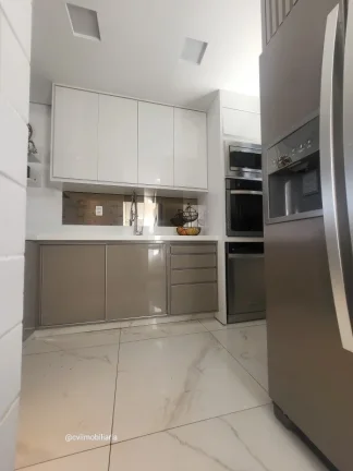 Imagem Suíte com closet
Duas semi suites com toucador
4° quarto reversível
Lavabo
Sala e cozinha em conc...