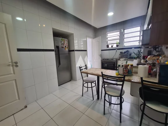 Imagem Apartamento na Segunda Quadra da Praia em Santos | 136m² | 3 Quartos | Elevador Privativo | Boqueirão