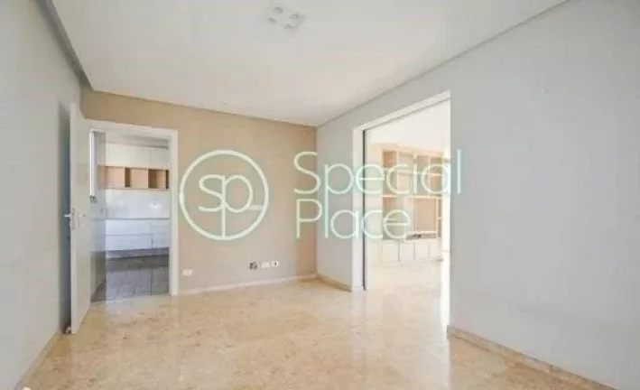 Imagem Amplo apartamento à venda com 4 quartos, sendo 4 suítes, e 7 banheiros no total. Este apartamento ...