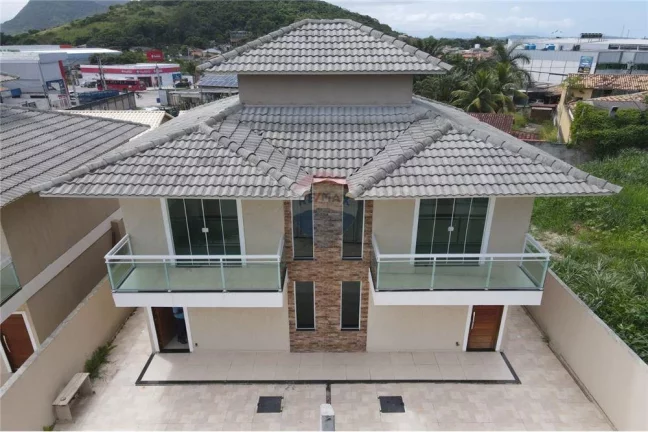Imagem Casa com dois dormitórios e banheiro no centro do barroco.