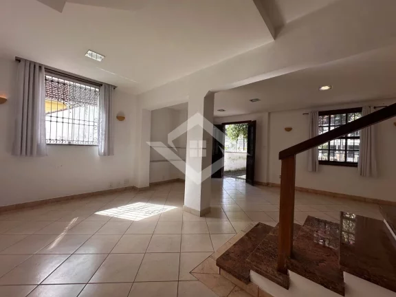 Imagem Casa Ampla e Sofisticada na Rua Saldanha Marinho, Castelânea, Petrópolis