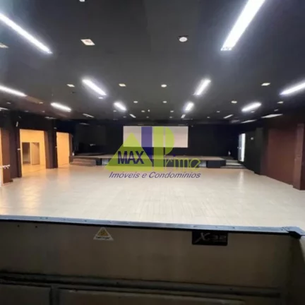 Imagem Galpão Comercial para Locação na Vila Marieta, São Paulo-SP: Espaço Amplo e Funcional para seu Negócio!
