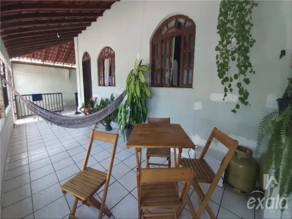 Imagem Manoel Plaza, casa com 3 quartos com 1 suite, sala e cozinha ampla, banheiro social, varandão, 3 vagas de garagem, terreno de 300 m²