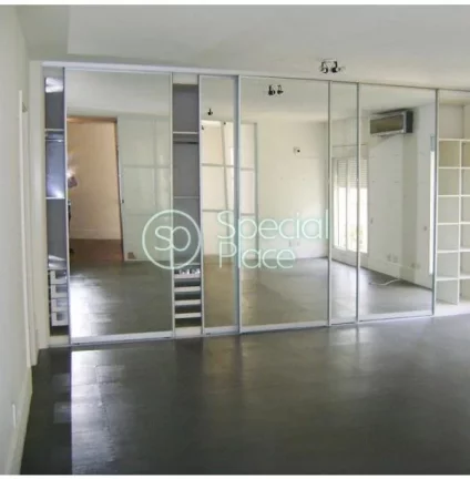 Imagem EXCELENTE CONDOMÍNIO COM 9 CASAS. GARAGEM SUBTERRÂNEA, MUITO VERDE E BASTANTE ACONCHEGANTE. CASA R...