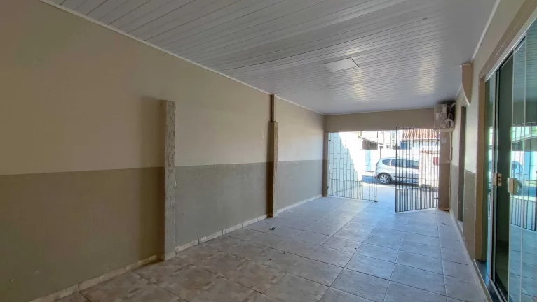 Imagem Casa com 3 dormitórios sendo 1 suíte e 2 vagas de garagem no bairro são Judas Itajai/SC