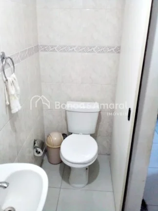 Imagem Apartamento térreo a venda, 2 dormitórios, Suíte, Living, cozinha com armários, lavanderia, 1 vaga coberta.