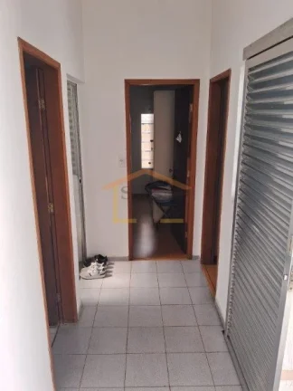 Imagem TERRENO COM 2 CASAS À VENDA.
Casa 1: 3 dormitórios, sendo 1 suíte com hidromassagem, 3 salas, coz...