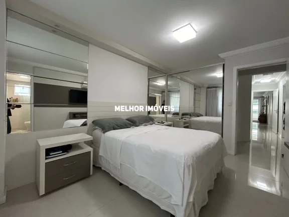 Imagem Apartamento à venda com 3 dormitórios e 2 vagas privativas no Centro de Balneário Camboriú