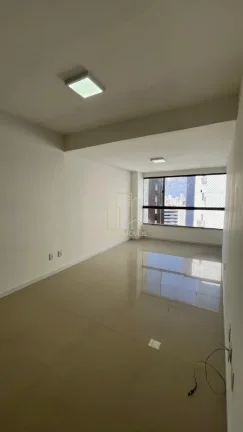 Imagem Apartamento à venda na Pituba, Alameda Catania: 2 suites, 2 salas, 3 banheiros, 2 vagas de garagem, 84,00 m² de área.