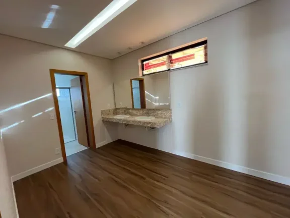Imagem Casa Nova de Alto Padrão à Venda em Condomínio Tranquilo