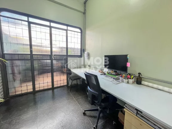 Imagem Venda de Prédio no Guará II com 511m², 3 pavimentos (térreo comercial e 1º e 2º pavimentos residencial) escriturado