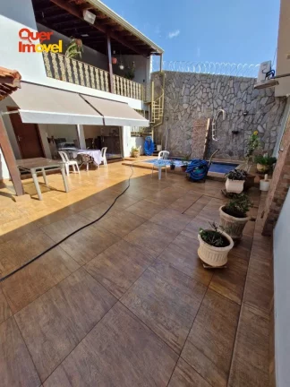 Imagem Imperdível: Casa à venda em Ribeirão Preto-SP, bairro Alto do Ipiranga. 3 quartos, 2 suítes, 3 salas, 4 banheiros, 3 vagas de garagem. 267,06 m².