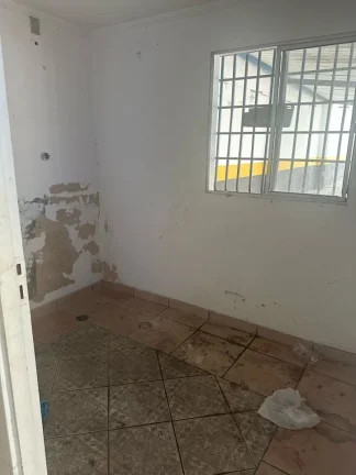 Imagem Terreno de 300m² localizado em Santo André, SP, ideal para projetos comerciais ou de investimento.