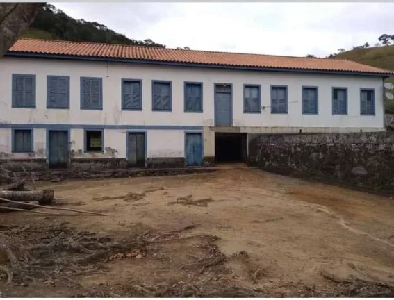 Imagem Fezenda centenária a venda sumidouro.