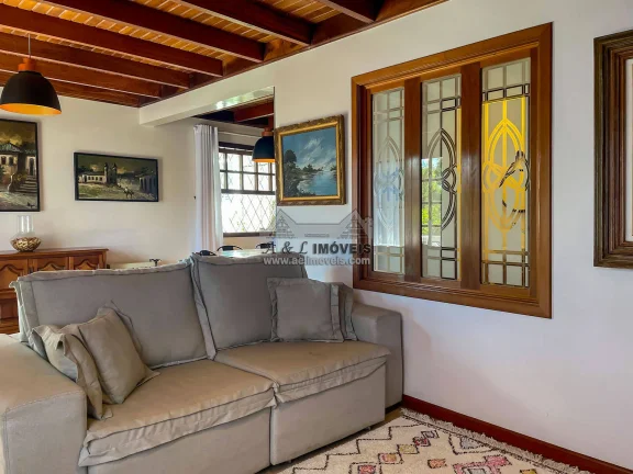 Imagem Casa à venda em Campos do Jordão - Com 97 m2, área gourmet e suíte