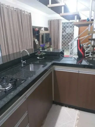 Imagem Sobrado com 2 suítes e 1 vaga na garagem, a 350m da praia em - Balneário Piçarras/SC