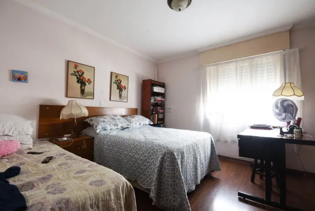 Imagem Apartamento amplo, pronto para morar, repleto de armários, com 3 quartos, sendo uma suíte, 2 banhe...