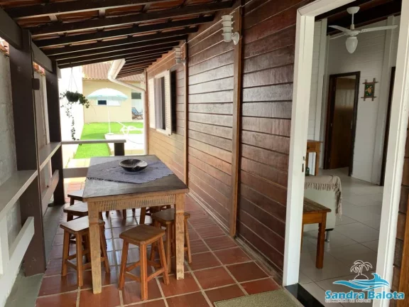 Imagem Bela casa a 250 metros da praia