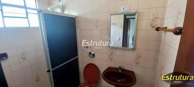 Casa de 3 dormitórios próxima à UFSM, terreno com potencial de construção