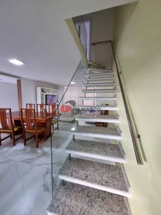 Imagem Sobrado à venda 3 Quartos, 3 Suites, 4 Vagas, Campestre, Santo André - SP