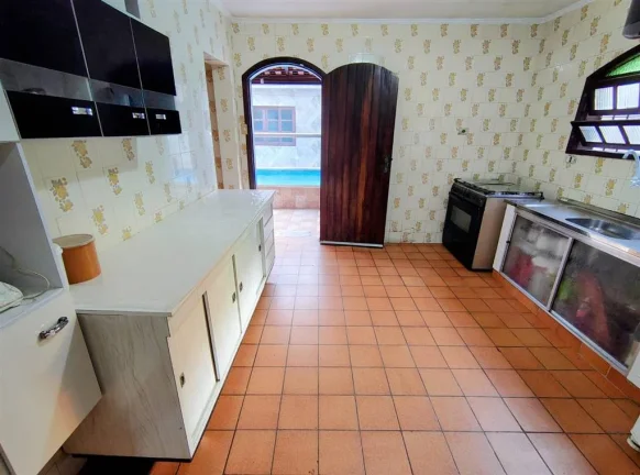Imagem Casa com quartos + edícula e Piscina em Praia Grande