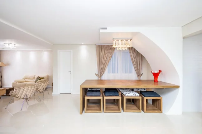 Imagem Casa de alto padrão em condomínio, aceita permuta!