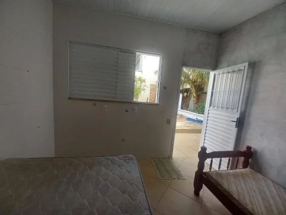 Imagem Casa Térrea com 2 Piscina em Bairro Residencial - Peruíbe