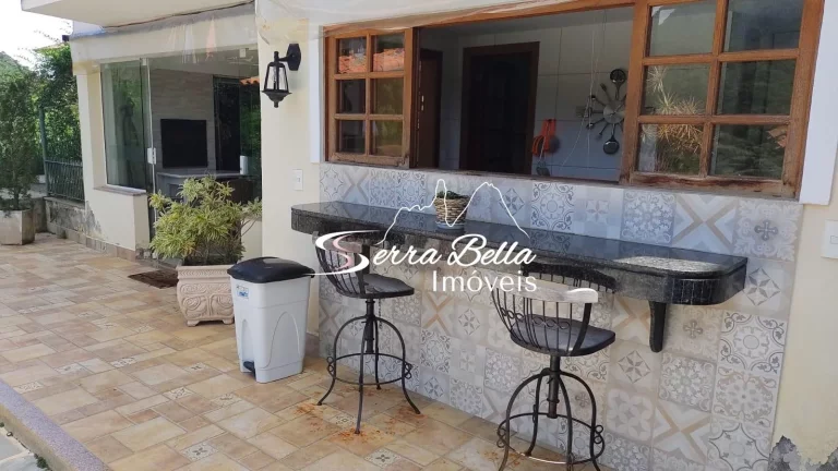 Imagem Casa com 4 dormitórios à venda, 200 m² por R$ 840.000,00 - Albuquerque - Teresópolis/RJ