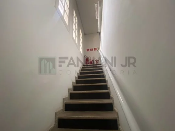 Imagem Oportunidade única: Casa comercial com 6 salas e 8 banheiros no Jardim Paulista, São Paulo-SP, 390m² e 20 vagas de garagem!