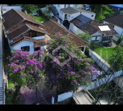 Imagem Casa Ampla e Sofisticada na Rua Saldanha Marinho, Castelânea, Petrópolis