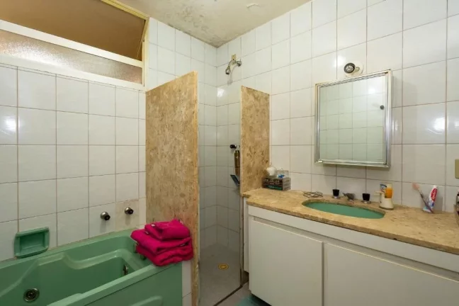 Imagem PERDIZES APARTAMENTO 198,00 M 4 DORMITÓRIOS SENDO 1 SUÍTE SALA PARA 3 AMBIENTES PISO TACOS HALL REPLETO ARMÁRIOS BANHEIRO SOCIAL 2 VAGAS