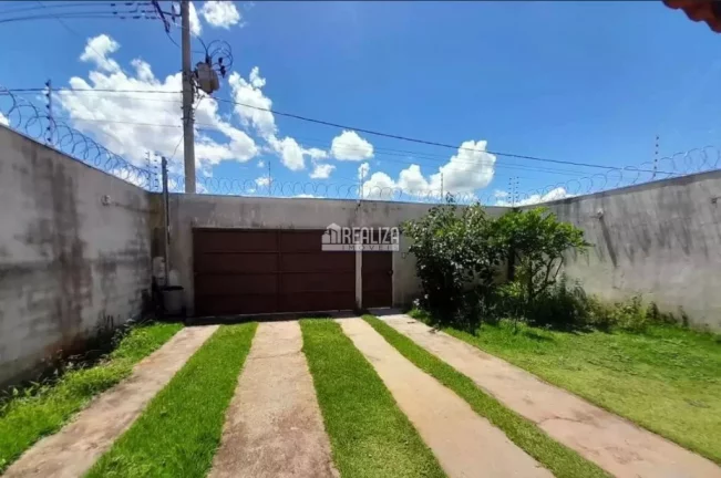 Imagem Casa à venda no Parque das Laranjeiras, Uberaba - 3 dormitórios, suíte, garagem e mais!