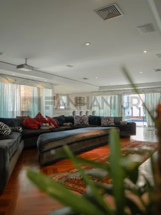 Imagem Vendo linda cobertura duplex localizada em ponto estratégico dos jardins, em prédio com tijolo a vista!!! Com 7 garagens, depósito no subsolo do edif