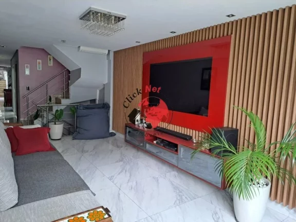Imagem Lindo sobrado à venda, recentemente reformado, localizado na Vila Valparaíso, Santo André, com 3 dormitórios, sendo 1 suíte, 2 vagas, 196 m².