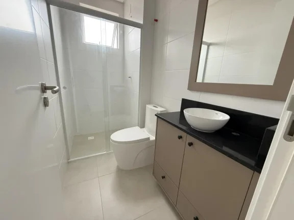 Imagem Apartamento 03 quartos, sendo 01 suíte novo e pronto para morar, na Praia de Gravatáa em Navegantes SC. Adriano Carpes Imóveis Vende
