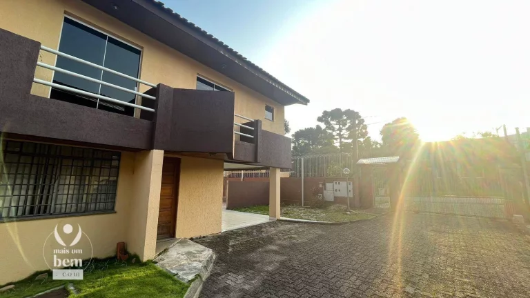 Imagem Incrível sobrado de 165 m² com 4 quartos, sacada, churrasqueira, 2 vagas de garagem à venda por R$ 800.000 - Atuba - Curitiba/PR