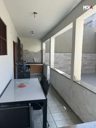 Imagem Explore essa encantadora casa à venda no bairro IBES, em Vila Velha. Com área total de 298 m², el...