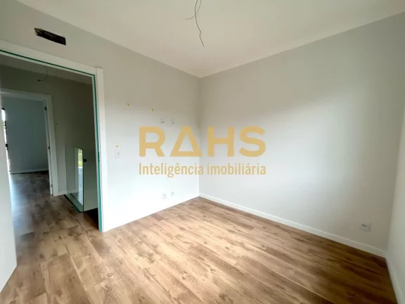 Imagem Ótimo sobrado geminado localizado no bairro Glória, próximo a Panificadora Blupão. Conta com 117...